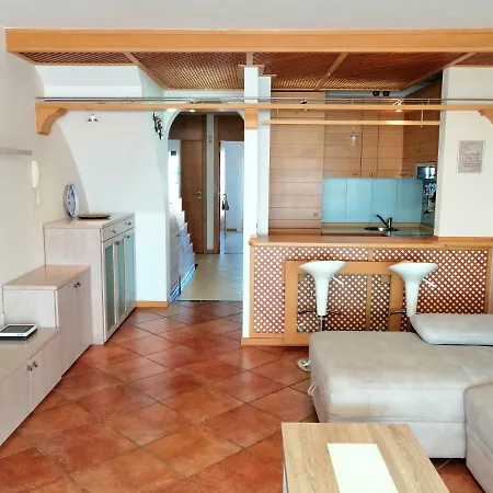 Luxury Oceanview, Two Floors 
